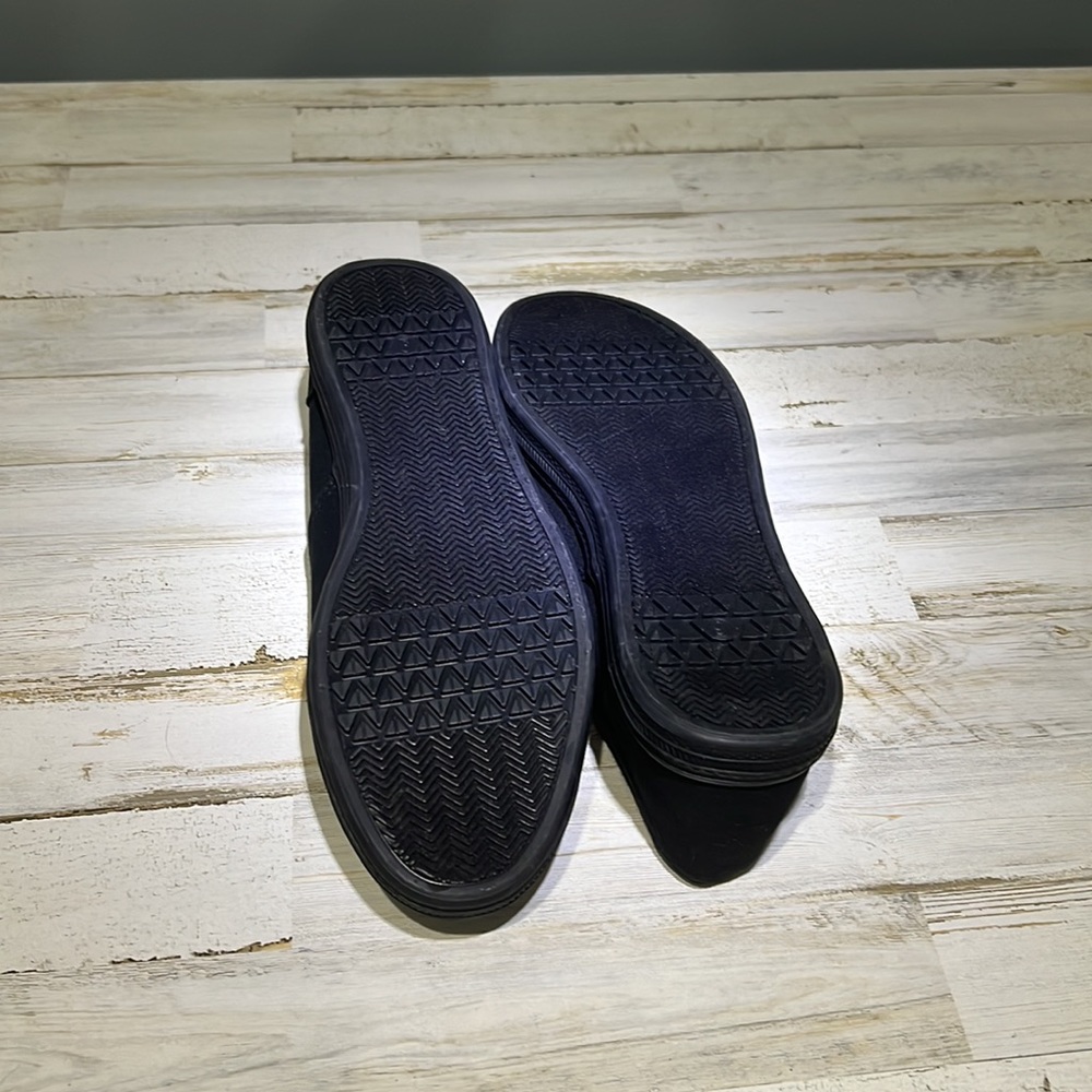 Universal Thread Size 9 Sneaker - Picture 5 of 5